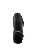 Alpinestars Faster-4 sko, køresko til motorcykel, sort og hvid, set oppefra, viser snørebåndslukning, ankelrem med velcro og hvidt Alpinestars-logo på siden