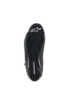 Alpinestars Faster-4 sko, motorcykel-køresko, sort og hvid, visning af tekstureret gummisål, hvidt Alpinestars stjernelogo på tåen og navnetræk på svangen, grebsfokuseret ydersål til landevejskørsel