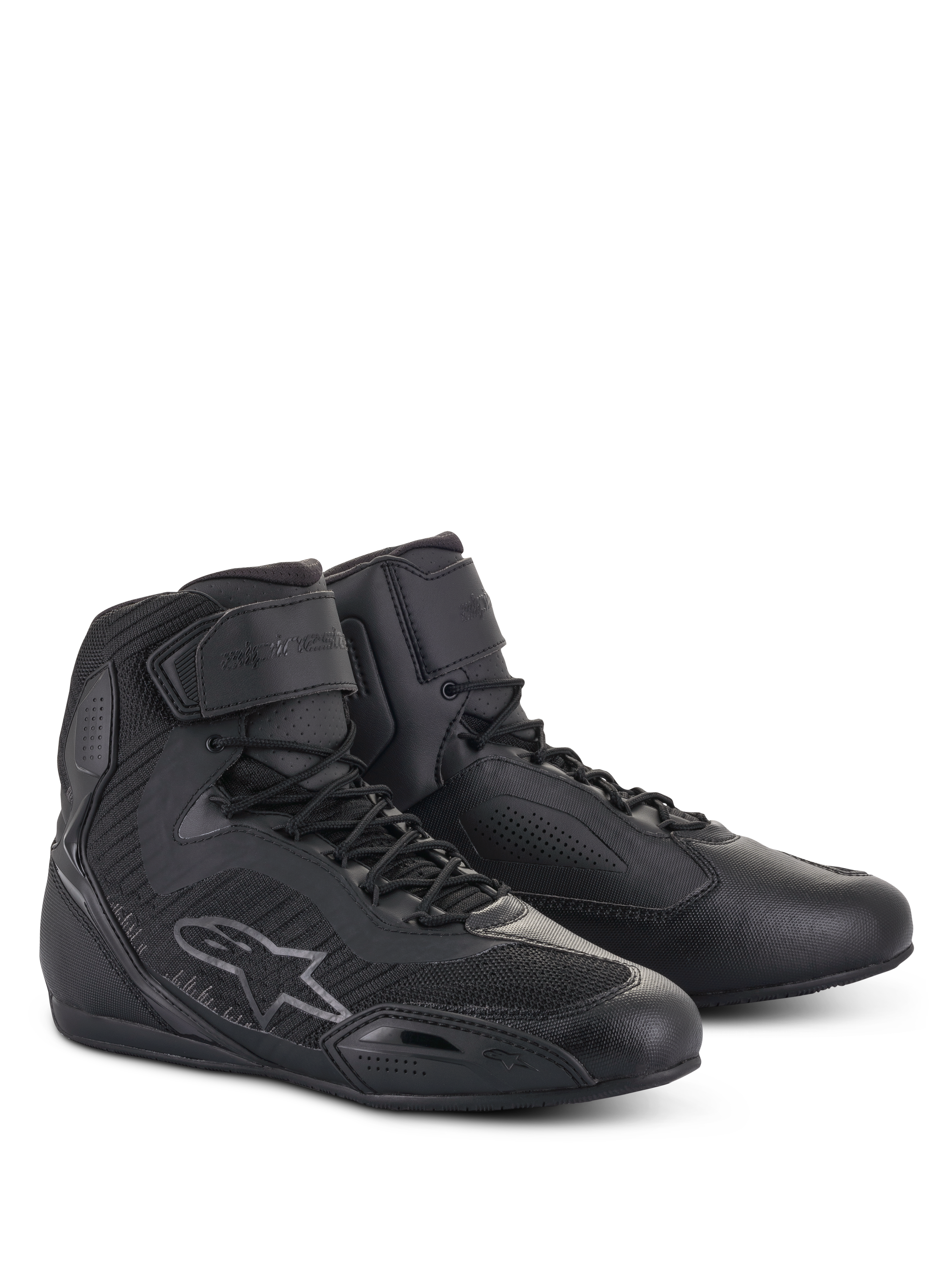 Alpinestars Stella Faster-3 Rideknit® sko til damer, høje motorcykelsko i Black Anthracite, sømløs strikket konstruktion for åndbarhed, snørebåndslukning med velcro-ankelrem, Alpinestars-logo på siden, forstærkede beskyttelsespaneler, strømlinet sporty design