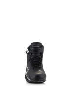 Alpinestars Stella Faster-4 sko, køresko til damer, sort, set forfra, med snørelukning og justerbar velcrorem med Alpinestars-logo, teknisk fodtøj til landevejskørsel med letvægts mikrofiberkonstruktion