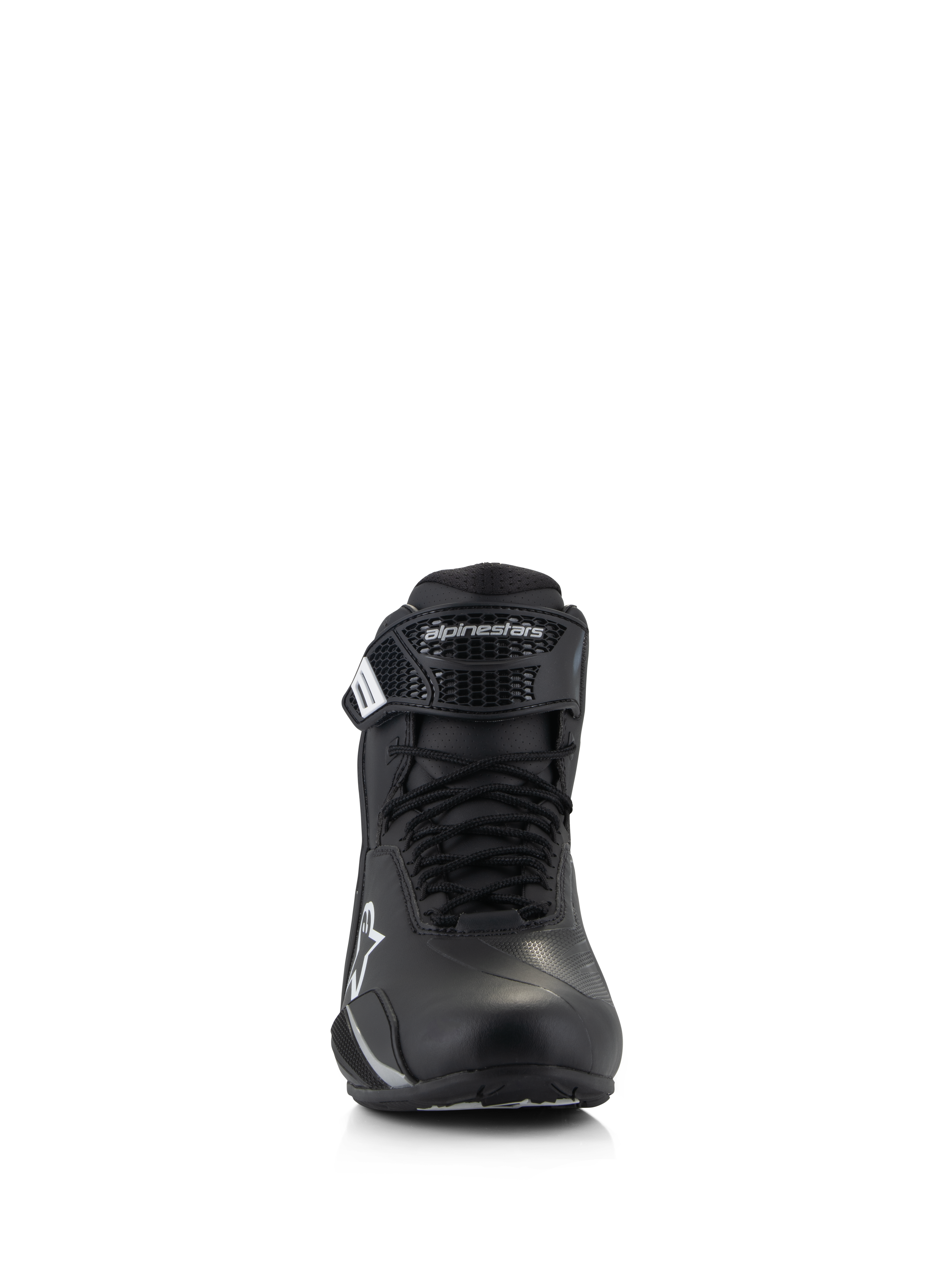 Alpinestars Stella Faster-4 sko, køresko til damer, sort, set forfra, med snørelukning og justerbar velcrorem med Alpinestars-logo, teknisk fodtøj til landevejskørsel med letvægts mikrofiberkonstruktion