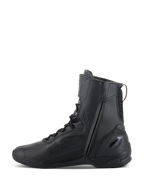 Alpinestars Superfaster-sko, motorcykel-køresko, sort, med en høj 25 cm profil, lang lynlås på den mediale side og speed lace-system, strømlinet sort mikrofiberdesign med forstærket hæl.