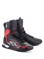 Alpinestars Superfaster sko, motorcykel køresko, sort, klar rød og hvid, high-top design med hastighedssnøresystem, forstærket ankel- og hælbeskyttelse, med Alpinestars-branding og teknisk mikrofiberkonstruktion