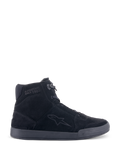 Alpinestars Chrome-sko, urbane motorcykel-køresko, sort/sort, high-top sneaker-silhuet i delt ruskind, med stjerne-logo på siden og 'Since 1963'-tekst på anklen, afslappet streetwear-design med flad gummisål