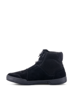 Alpinestars Chrome Air Shoe, urban motorcykel køresko, sort/sort, set fra siden, high-top sneaker-design med åndbar mesh og delt ruskindskonstruktion, flad gummisål