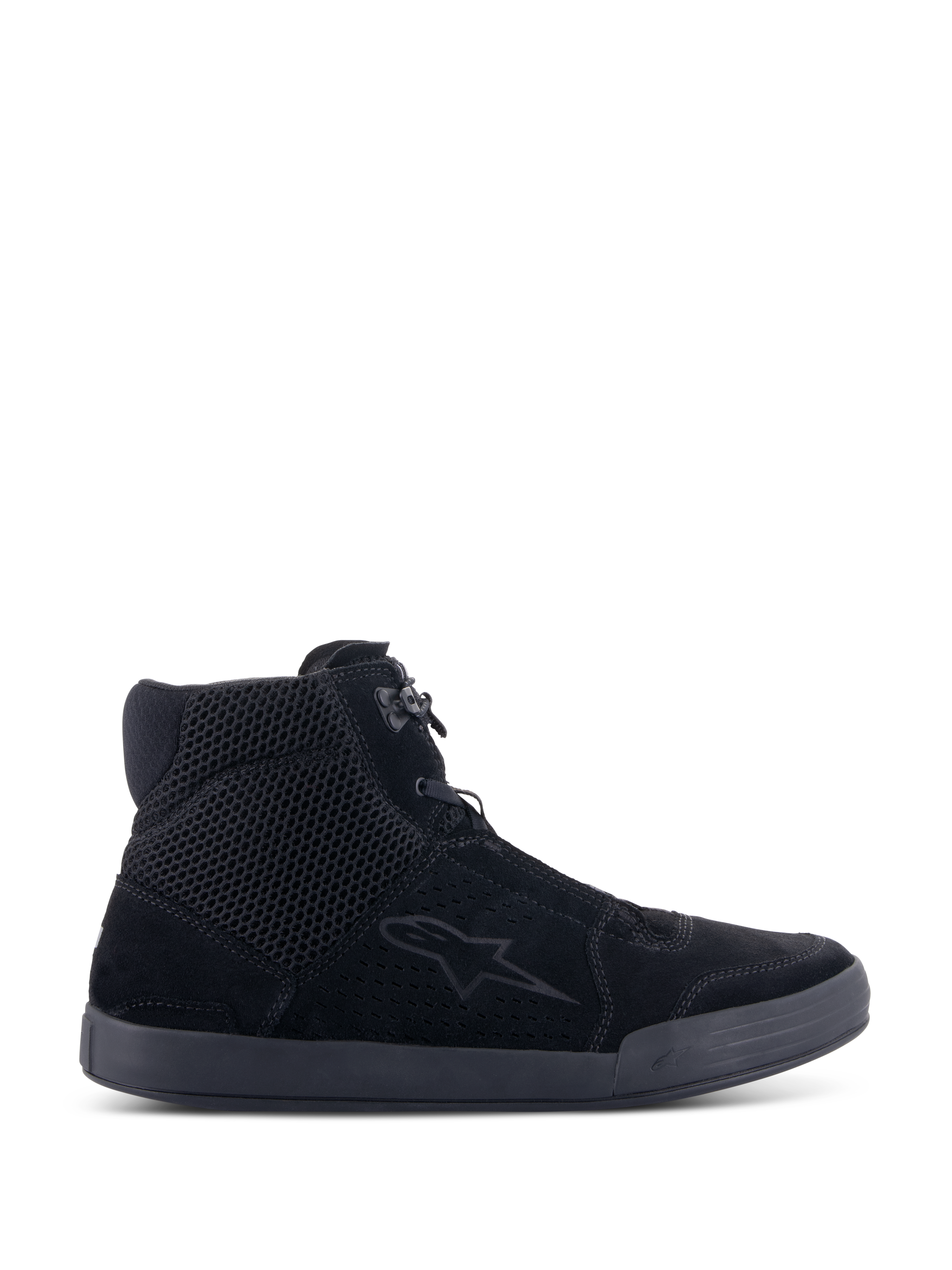 Alpinestars Chrome Air sko, urbane motorcykelkøresko, sort, set fra siden med overdel i delt ruskind og mesh, high-top sneaker-silhuet, afslappet beskyttende fodtøj til vejbrug