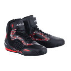 Alpinestars FQ20 Faster-3 Rideknit® sko, motorcykel køresko, sort og klar rød, med rød-hvide grafiske mønstre og Fabio Quartararos nummer 20, konstruktion i strikket mesh og mikrofiber, Alpinestars-logo på ankelremmen, sporty urbant design til landevejskørsel