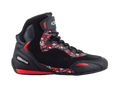 Alpinestars FQ20 Faster-3 Rideknit-sko, sorte high-top motorcykelsko med klare røde og hvide grafikker, Fabio Quartararo-logoer og mønstre, strikket mesh-overdel med snørebånd og ankelrem, sporty gummisål med røde accenter, strømlinet racerinspireret design