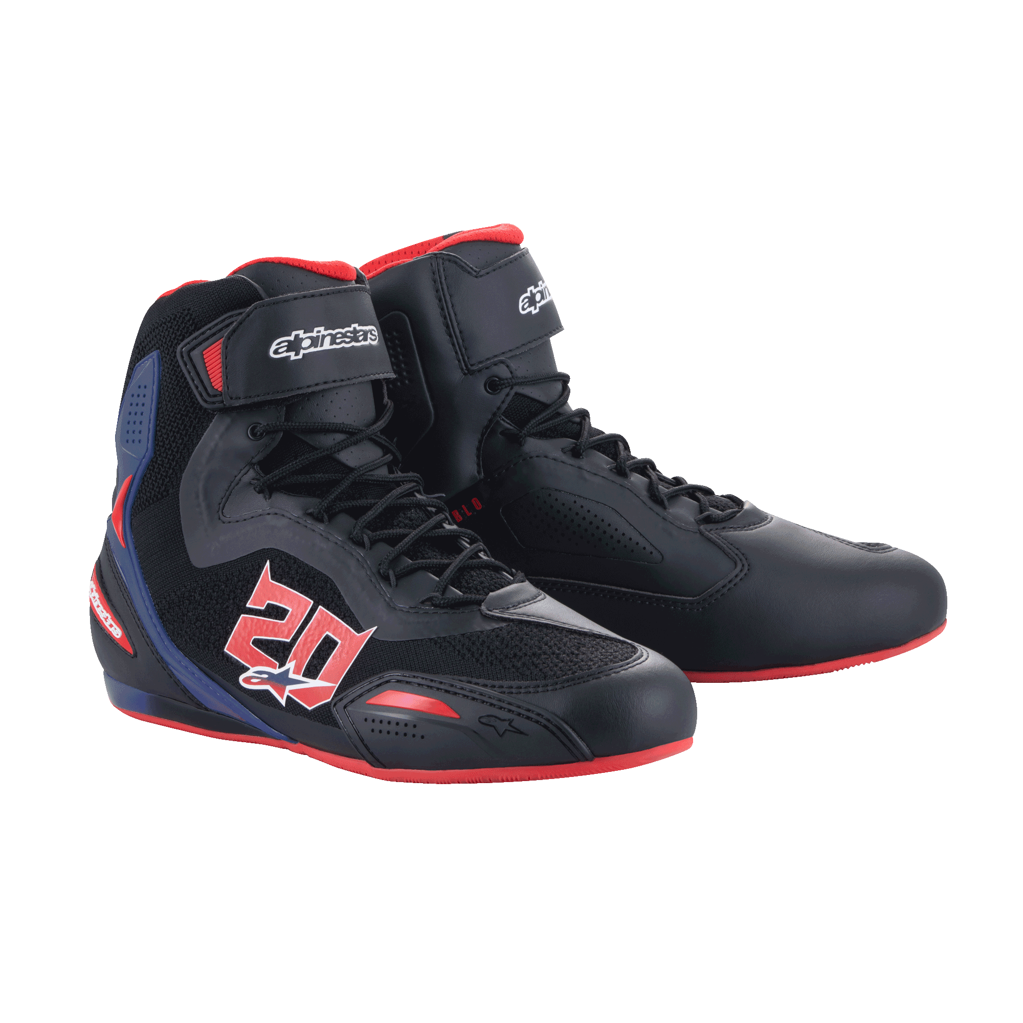 Alpinestars FQ20 Faster-3 Rideknit® sko, motorcykel køresko, sort med klare røde og blå detaljer, markant '20'-grafik på siden, åndbare Rideknit mesh-paneler, snørelukning med velcrostrop, sporty racer-inspireret design