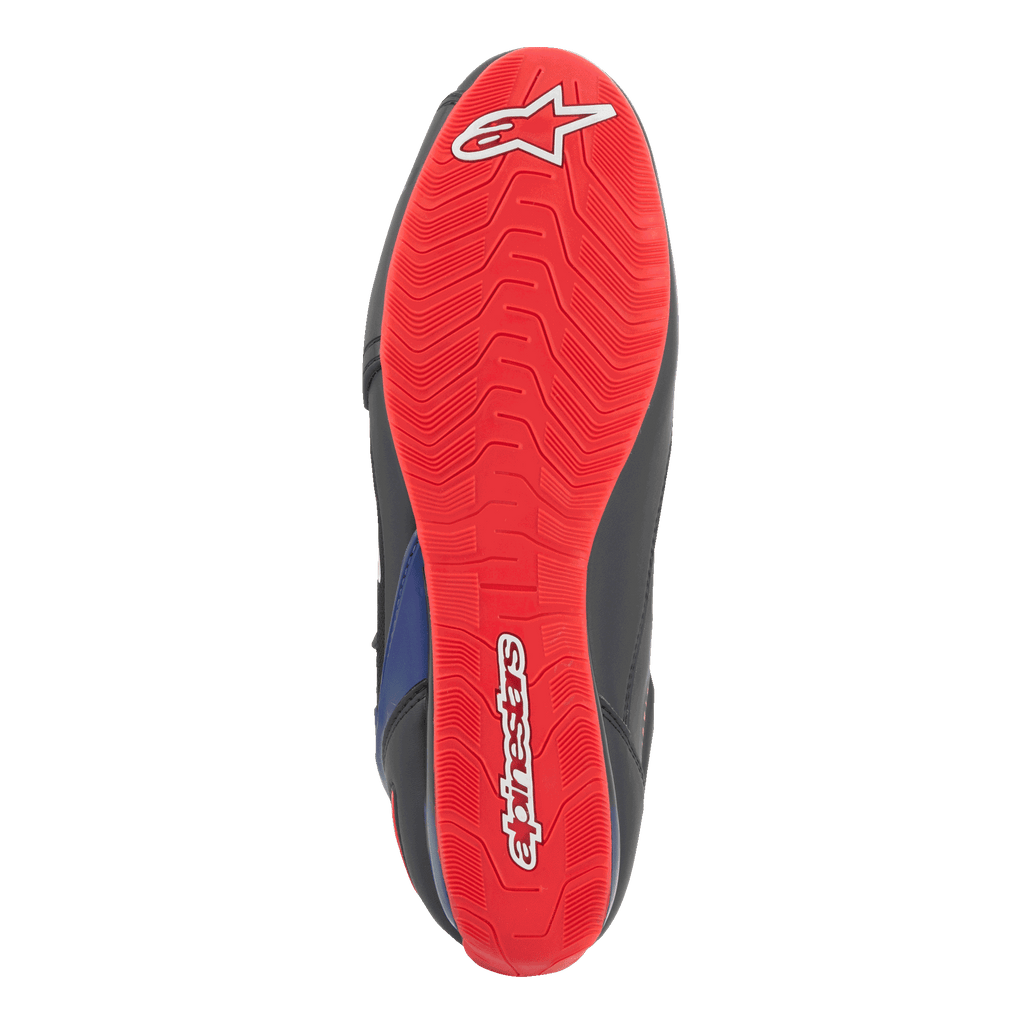 Alpinestars FQ20 Faster-3 Rideknit® sko, undersiden af sålen, klar rød med hvidt Alpinestars-logo og skrift, tekstureret grebsmønster til motorcykelkørsel.