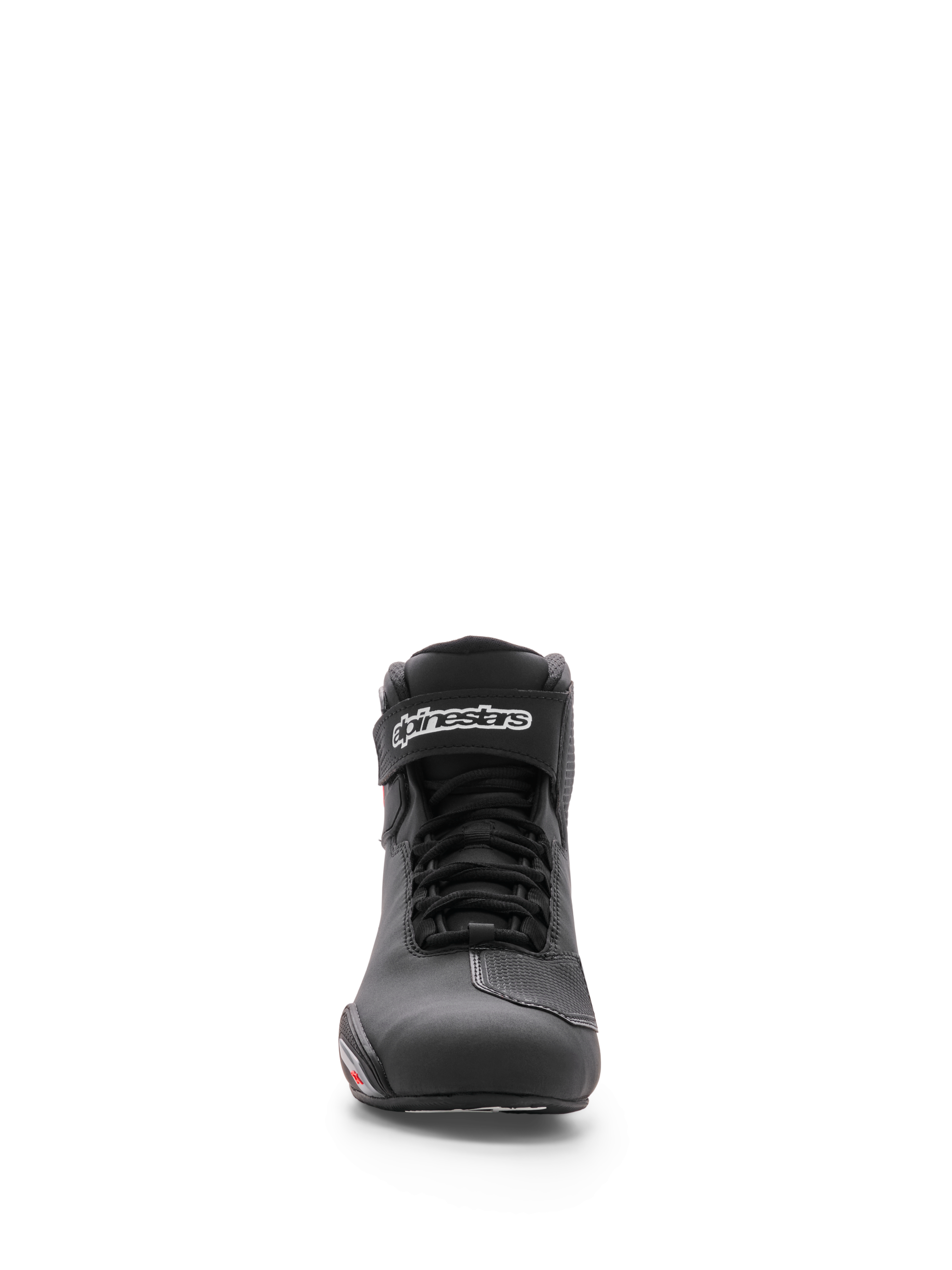 Alpinestars Sektor sko, motorcykelsko, sort, set forfra, viser mikrofiber-overdel, hurtigt snøresystem og ankelstrop med hvidt Alpinestars-logo, slankt atletisk design til vejkørsel