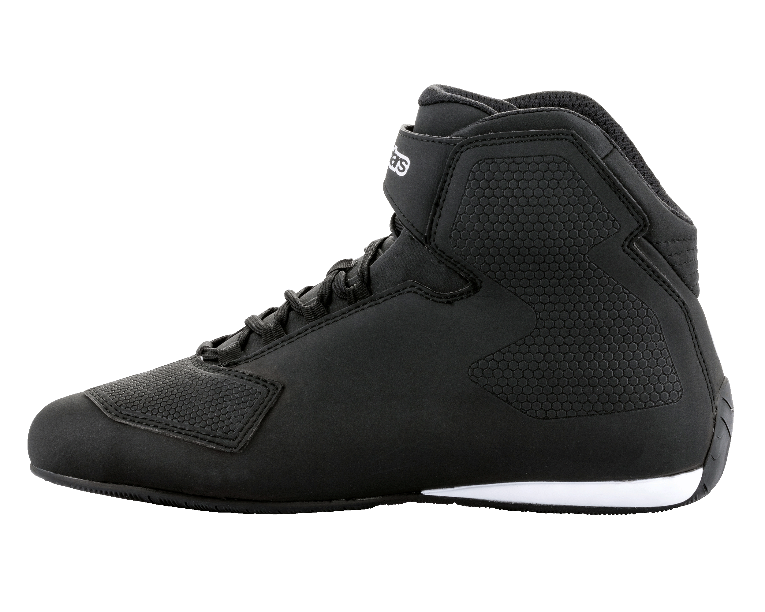 Alpinestars Sektor sko, sort og hvid motorcykel-køresko, high-top profil, hurtigsnøringssystem med ankelstrop, tekstureret mikrofiber-overdel, hvide såldetaljer ved hælen, strømlinet beskyttende fodtøj til landevejskørsel