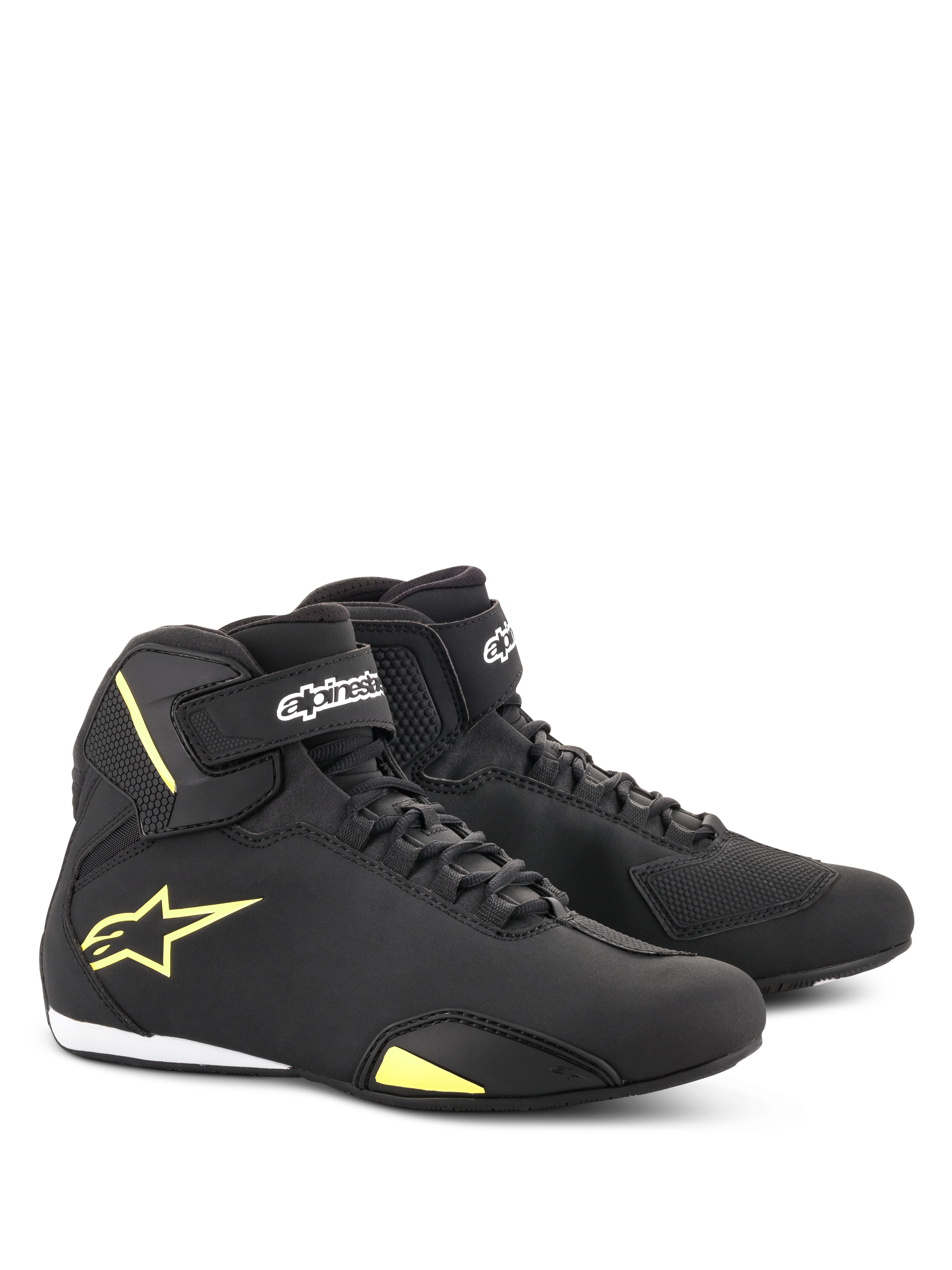 Alpinestars Sektor sko, motorcykel køresko, sort og fluorescerende gul, mid-cut design med hurtigsnøring og velcro-ankelstropper, gult Alpinestars-logo på siden, letvægts mikrofiberkonstruktion med elegant finish