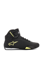 Alpinestars Sektor sko, motorcykelkøresko, sort og fluorescerende gul, sideprofil med gult Astars-logo, ankelstrop med hvid branding, hurtigsnøringssystem og elegant mikrofiberkonstruktion.