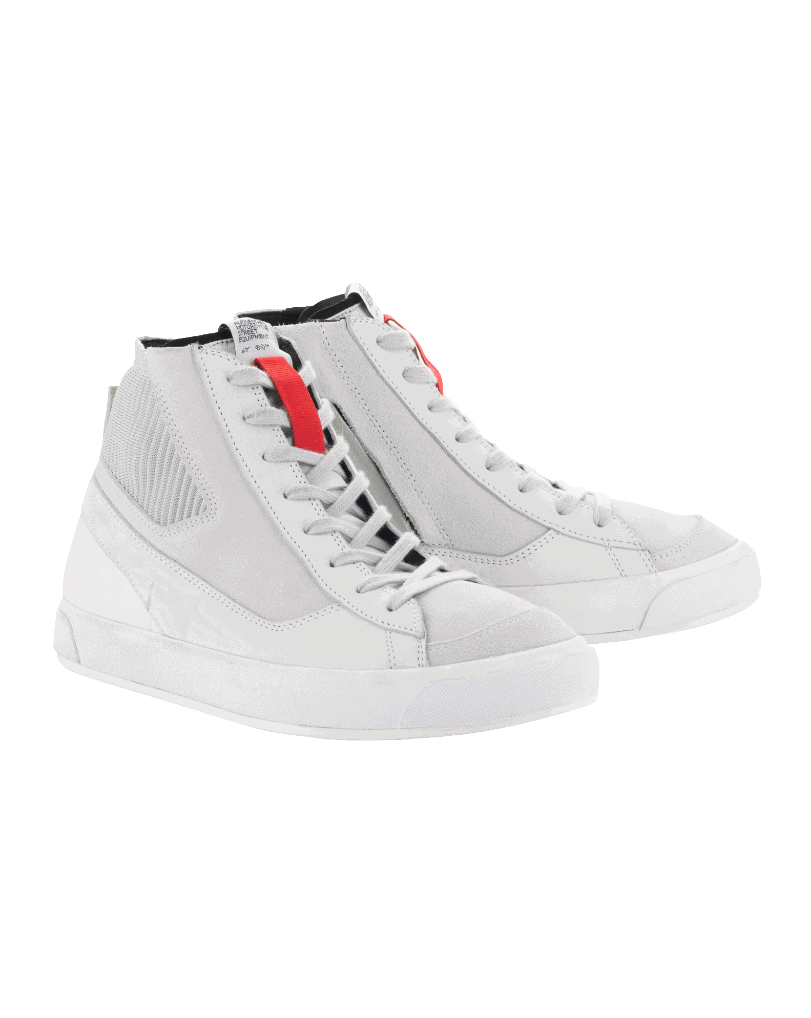 Alpinestars Stated sko, motorcykelsko, White Cool Gray, high-top sneakers i retrostil med vulkaniserede gummisåler, røde detaljer ved snørebåndene og slidstærk konstruktion i nubuck og lærred.