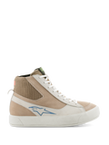 Alpinestars Stella Stated Podium sko, high-top køresneakers til damer, hvid og lysegrå, beige overdel i ruskind og læder, blåt Alpinestars-logo, ribstrikket ankelkrave, tyk hvid vulkaniseret sål, retro skatestil