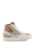 Alpinestars Stella Stated Podium sko, high-top køresneakers til damer, hvid og lysegrå, beige overdel i ruskind og læder, blåt Alpinestars-logo, ribstrikket ankelkrave, tyk hvid vulkaniseret sål, retro skatestil