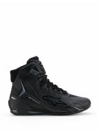 Alpinestars Faster-4 Drystar® sko, sorte og Cool Gray motorcykelsko, høj model med snørelukning og velcro-ankelrem, med Drystar vandtæt branding og Alpinestars stjernelogo, strømlinet sporty profil til landevejskørsel