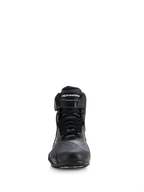 Alpinestars Dame Stella Faster-4 Drystar® sko, motorcykel sko, sort med sølvdetaljer, set forfra, viser snørelukning og ankelrem med hook-and-loop og logo, slankt vandtæt design til sport og landevejskørsel