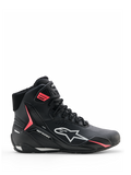Alpinestars Stella Faster-4 Drystar® sko, motorcykelsko til damer, sort med grå og Coral Fluo accenter, high-top design med branding på siden og velcrostrop, vandtæt mikrofiber til sportskørsel
