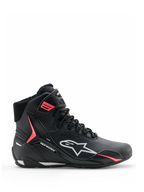 Alpinestars Stella Faster-4 Drystar® sko, motorcykelsko til damer, sort med grå og Coral Fluo accenter, high-top design med branding på siden og velcrostrop, vandtæt mikrofiber til sportskørsel