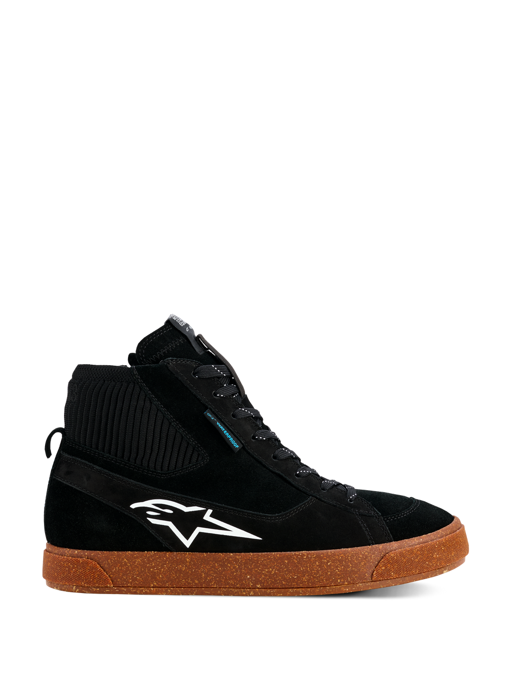 Alpinestars Stated Waterproof sko, sorte high-top motorcykel-sneakers, ruskind og strikket konstruktion, hvidt Alpinestars-logo, spættet brun vulkaniseret gummisål, urbant motorcykelfodtøj, moderne skate-inspireret design