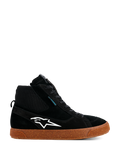 Alpinestars Stated Waterproof sko, sorte high-top motorcykel-sneakers, ruskind og strikket konstruktion, hvidt Alpinestars-logo, spættet brun vulkaniseret gummisål, urbant motorcykelfodtøj, moderne skate-inspireret design
