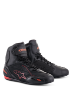 Alpinestars Faster-3 Drystar® sko, motorcykel-køresko, sort og fluorescerende rød, med høj profil, snørelukning og ankelrem, mikrofiberkonstruktion med fluorescerende røde logoer og detaljer
