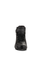 Alpinestars Faster-3 Drystar® køresko, Black Cool Gray, set forfra med snørelukning og velcro-ankelstrop, vandtæt motorcykelfodtøj i mikrofiber.