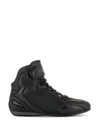 Alpinestars Faster-3 Drystar motorcykelsko, motorcykel-sneakers i sort og Cool Gray, højskaftet design med snørebånd og velcrostrop, vandtæt mikrofiber-chassis, sporty fodtøj til landevejskørsel