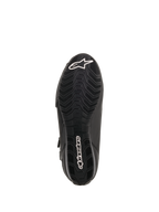 Alpinestars Faster-3 Drystar® køresko, visning af sålen, sort gummisål med bølgeformet mønster, hvidt Alpinestars stjernelogo på tåen og logotekst på hælen, teknisk motorcykelfodtøj