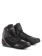 Alpinestars Stella Faster-3 Drystar sko til kvinder, motorcykelkøresko, sort, mørkegrå og fuchsia, vandtæt mikrofiber- og PU-ruskindskonstruktion, snørelukning med velcro-ankelstrop, strømlinet urbant sportsdesign