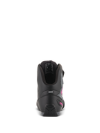 Alpinestars Stella Faster-3 Drystar® sko til kvinder, sort mørkegrå fuchsia, set bagfra af hælen med refleksstribe og fuchsia-logo, vandtætte køresko med tekstureret sål og polstret krave