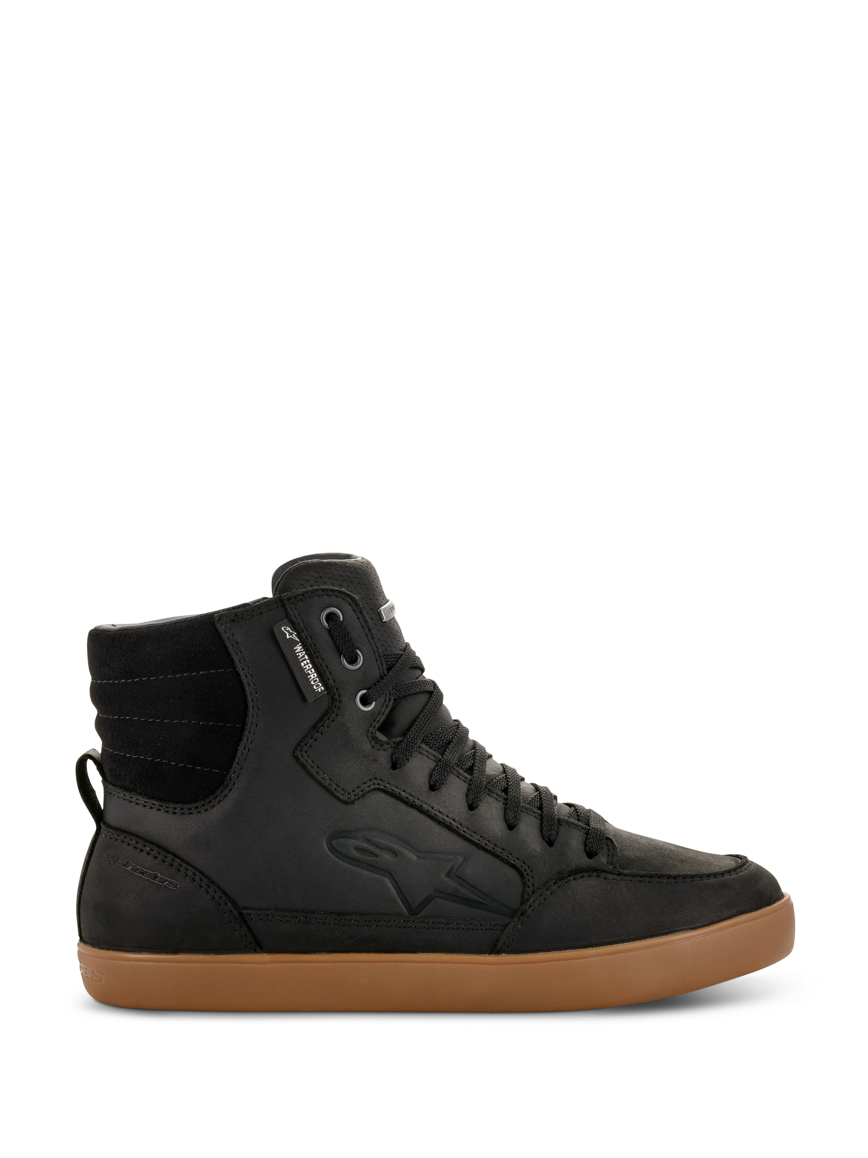 Alpinestars J-6 Waterproof Shoe, sort high-top motorcykel-sneaker med brun gummisål, vandtæt fodtøj til urban kørsel, har polstret ankelkrave, sorte snørebånd, subtil logo-prægning og læderkonstruktion