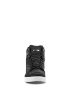 Alpinestars J-6 Waterproof-sko, set forfra, sort læder-køresko med hvid sål, sneaker-lignende design med sorte snørebånd, med vandtæt label og logo-detalje i sølv, urbant motorcykelfodtøj