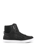 Alpinestars J-6 Waterproof Shoe, sort urban motorcykelsneaker, højhalset motorcykelfodtøj i læder med hvid flad sål, polstret vatteret ankel, metaløskner, vandtæt mærke, præget logo på siden, street-inspireret design til daglig brug