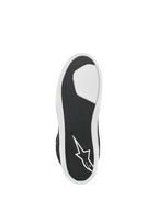 Alpinestars J-6 Waterproof sko, sort og hvid, set nedefra viser den avancerede gummisål, tekstureret grebsmønster for holdbarhed, hvidt stjernelogo på hælen, urban motorcykelfodtøj