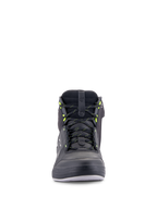 Alpinestars Chrome Drystar® sko, urban motorcykelsko, sort mørkegrå gul fluo, set forfra med snørebånd med gule accenter, high-top læder- og ruskindskonstruktion, vandtæt casual streetwear-design