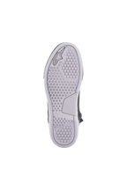 Alpinestars Chrome Drystar® sko, urban motorcykelsko, sålvisning, lysegrå gummisål med sekskantede og cirkulære grebsmønstre, præget Alpinestars-logo og mærkenavn.