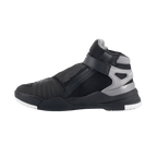 Alpinestars Speedflight Street Shoes, urbane motorcykelsko, Sort og Gun Metal, sideprofil med mesh-overdel, TPU-forstærkninger og lateral remlukning, sporty sneaker-inspireret design