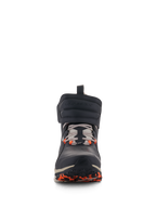 Alpinestars Speedstreet-sko, urbane motorcykelsko, Black Almond og Hot Orange, set forfra med en stor ankelrem med krog-og-løkke-lukning, snørelukning og orange detaljer på sålen