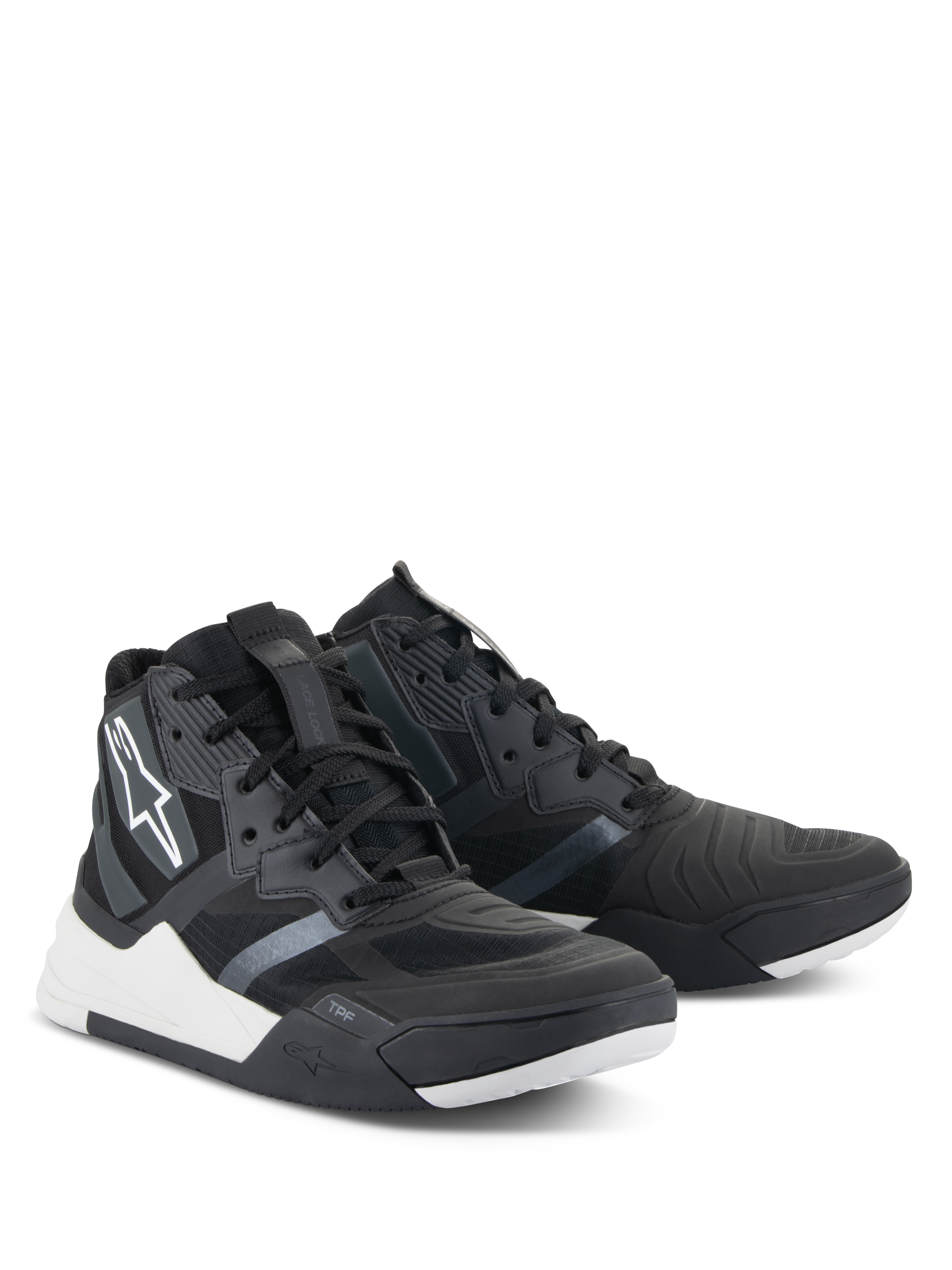 Alpinestars Speedflight sko, performance-køresko, sort og hvid, sneakers i gade-stil til motorcykelkørsel med ripstop-overdel, hvide detaljer på mellemsålen og Alpinestars-logo på siden