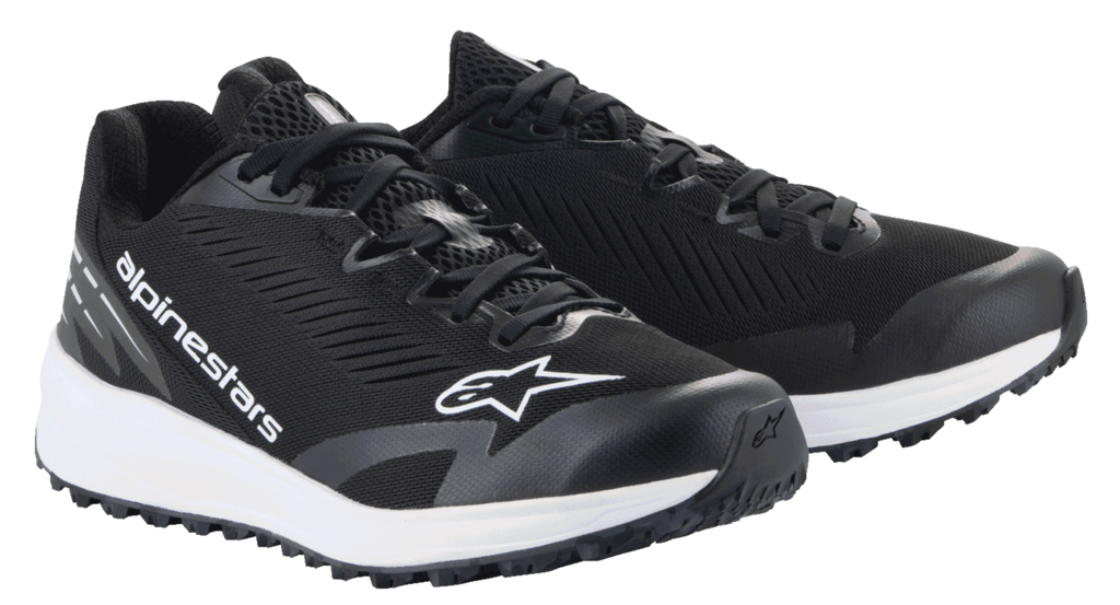 Alpinestars Meta Road V2 sko, sportswear sko, sort og hvid, åndbar mesh-overdel med hvidt Alpinestars-branding, tyk hvid mellemsål, atletisk design til raceteam-arbejdstøj