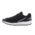 Alpinestars Meta Road V2 sko, sportssko, sort og hvid, åndbar mesh-overdel med diagonale teksturerede riller, tyk hvid mellemsål, hvidt Alpinestars-logo på siden, hvide stribe-detaljer på hælen, atletisk design til fritidsbrug og raceteam-arbejdstøj