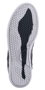 Alpinestars Ageless Riding Shoes, set fra bunden, hvid gummiydersål med sort tekstureret grebsmønster, med TPF og Alpinestars stjernelogoer, diamantformet slidbanemønster til urban motorcykelkørsel