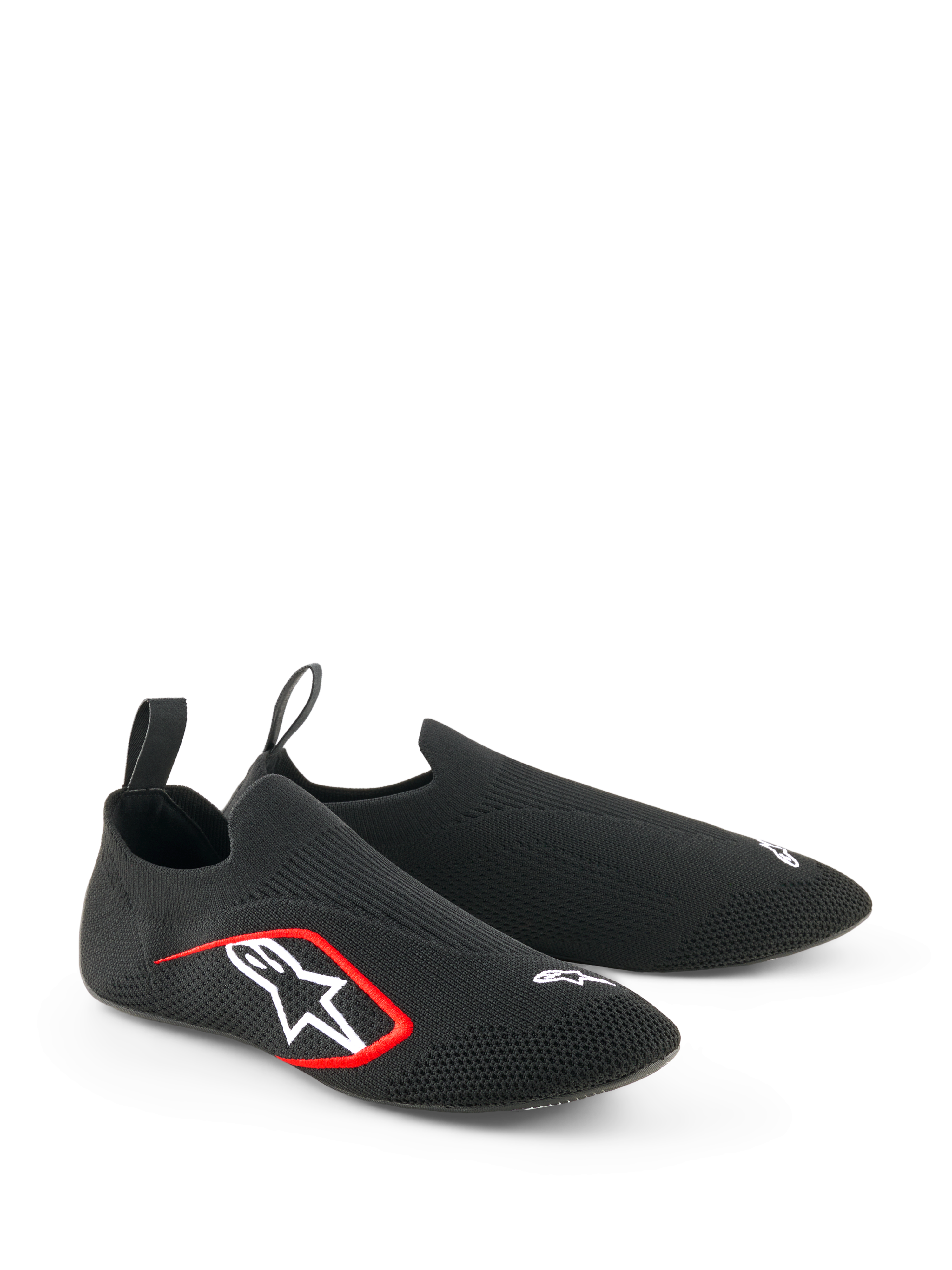 Alpinestars Tech Gaming Sko, sim-racing fodtøj, sort, med en sømløs strikket strækoverdel, hvidt broderet logo med røde detaljer, lavprofil sok-lignende design med trækstropper bagpå, optimeret til pedalfølsomhed