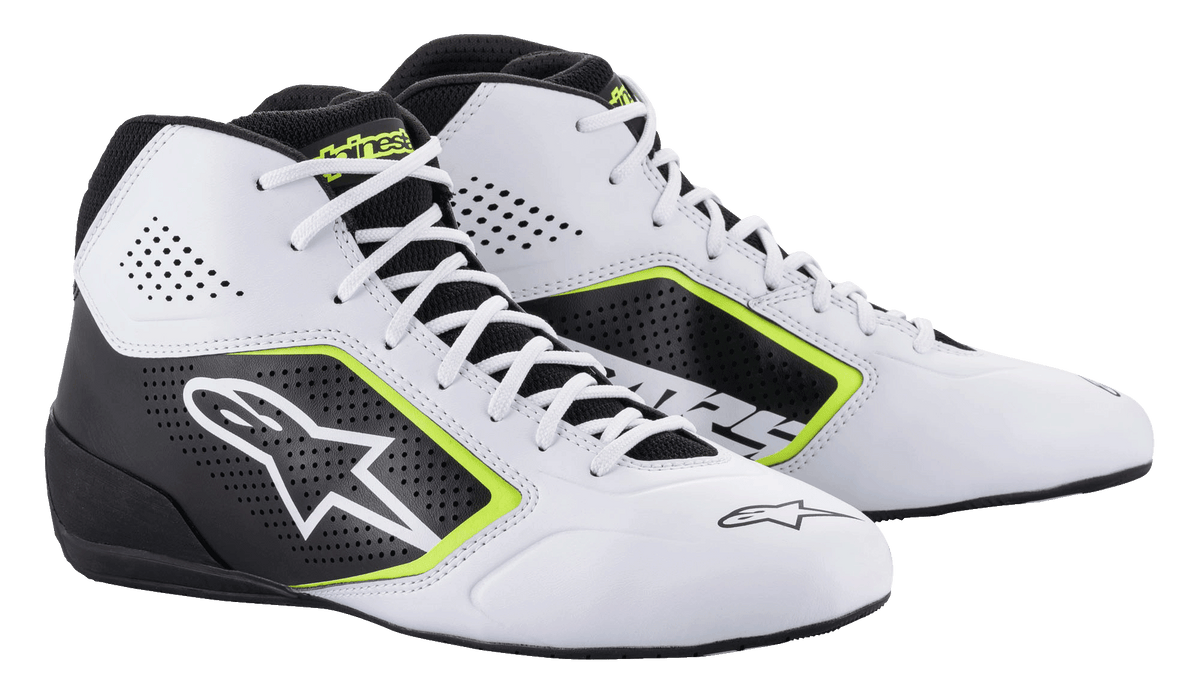 Alpinestars Tech-1 K Start V2 sko, karting sko, hvid, sort og gul fluo, med perforerede sidepaneler, stort hvidt stjerne-logo og neon-gule detaljer, professionelt motorsport-fodtøj