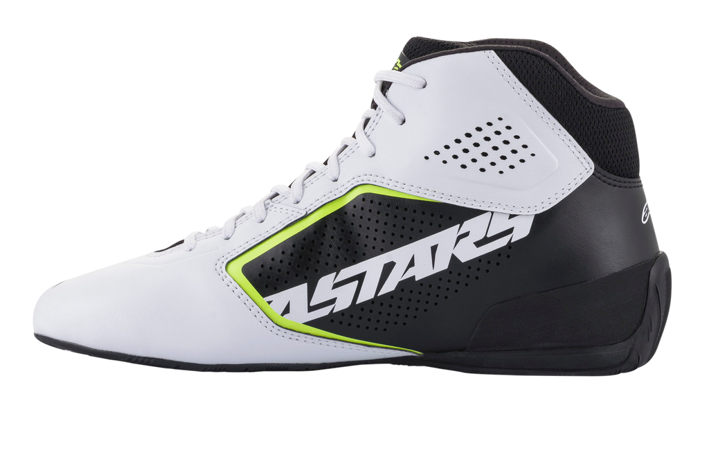 Alpinestars Tech-1 K Start V2 sko, kartingsko, hvid, sort og gul fluo, set fra siden med en perforeret hvid mikrofiberoverdel, sort sidepanel med markant ASTARS-branding, neongule detaljer og en strømlinet sort sål.
