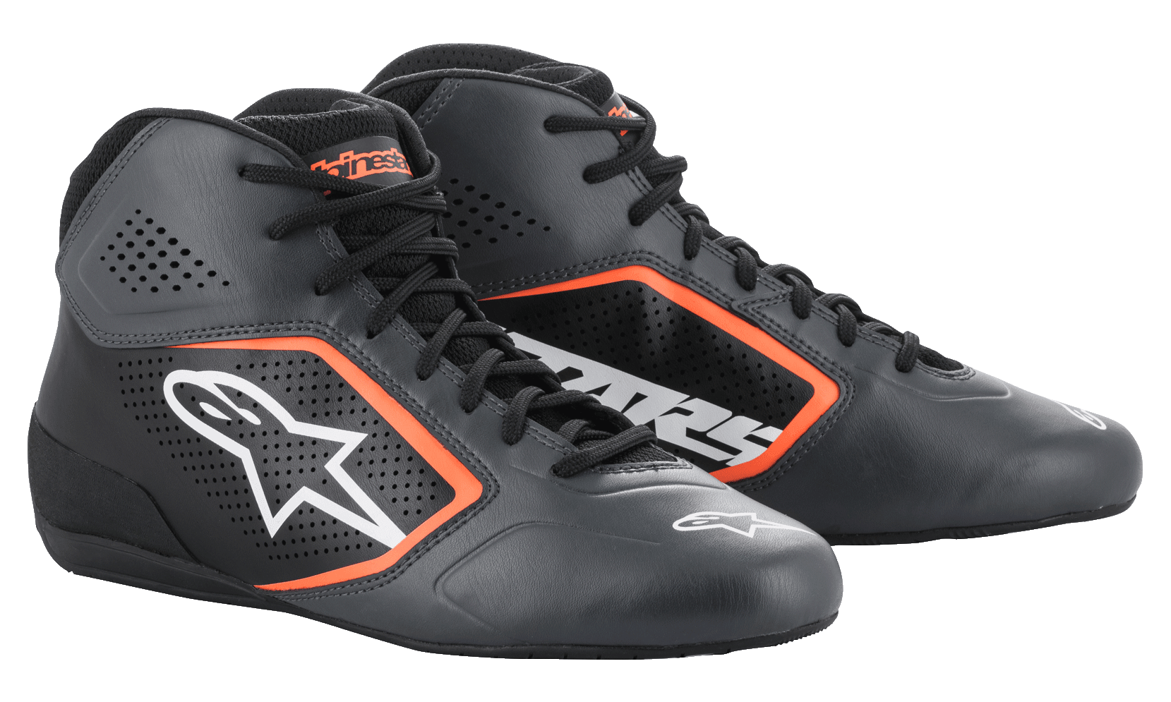 Alpinestars Tech-1 K Start V2 sko, kartingsko, Asphalt Black og Orange Fluo, med perforeret mikrofiber-overdel og klare orange detaljer, hvidt Astar-logo på siden, strømlinet racerdesign med lav profil
