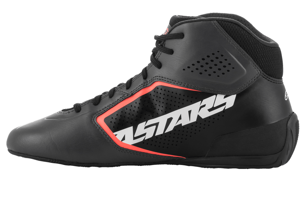 Alpinestars Tech-1 K Start V2 sko, karting-sko, asfalt sort og orange fluo, sideprofil med stort hvidt ASTARS-logo, perforeret mikrofiber-overdel med orange fluorescerende detaljer, strømlinet motorsport-design